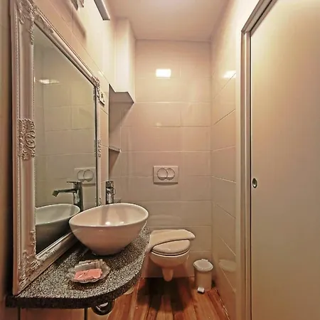 Ribiska Hisa - Old Fisherman's House *