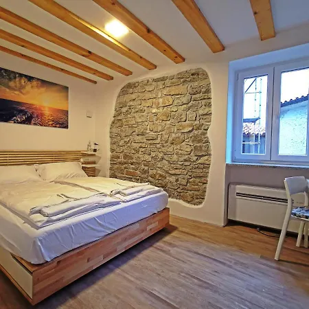 Ribiska Hisa - Old Fisherman's House