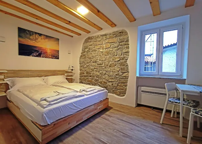 Ribiska Hisa - Old Fisherman's House